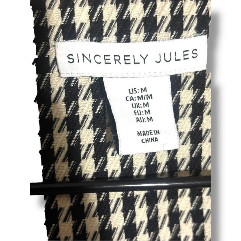 Sincerely Jules Black and Cream Houndstooth Open Patterned Vest - Picture 8 of 16
